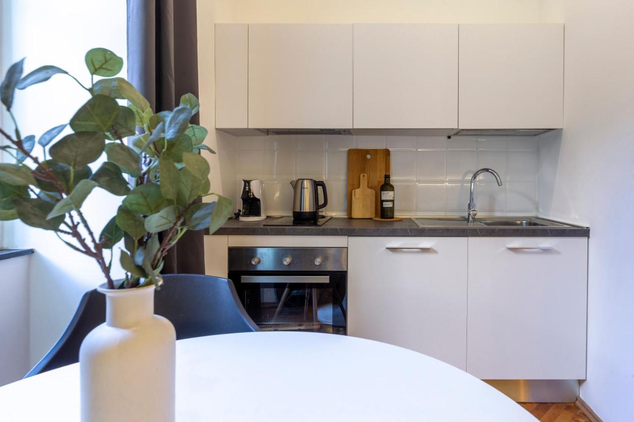 Amazing studio in the city center + WiFi Trieste Esterno foto