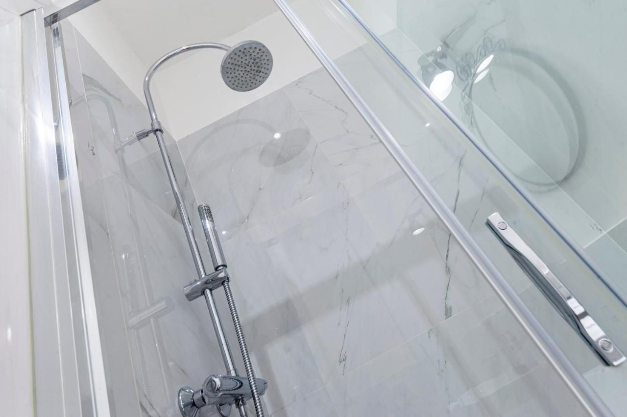 Amazing studio in the city center + WiFi Trieste Esterno foto